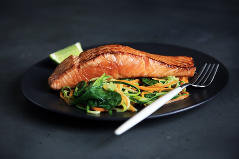Lachs mit Honig-Knoblauch-Glasur