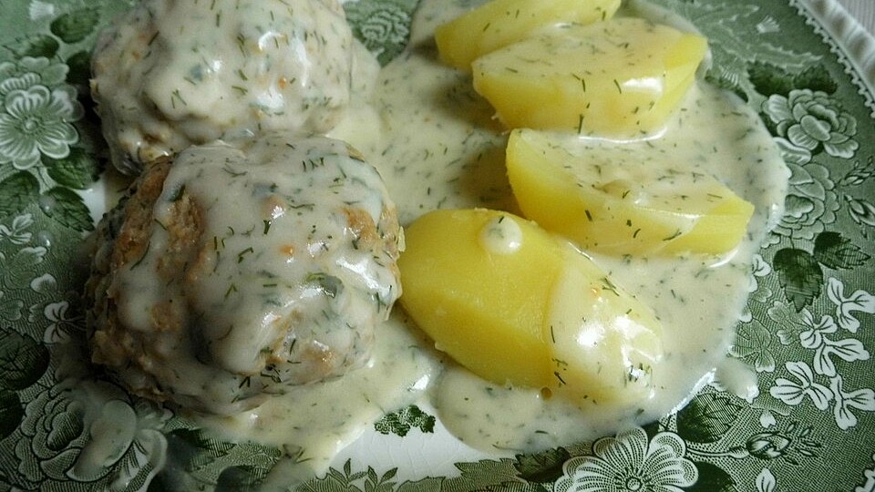 Klopsiki in Dillsoße (polnische Art)