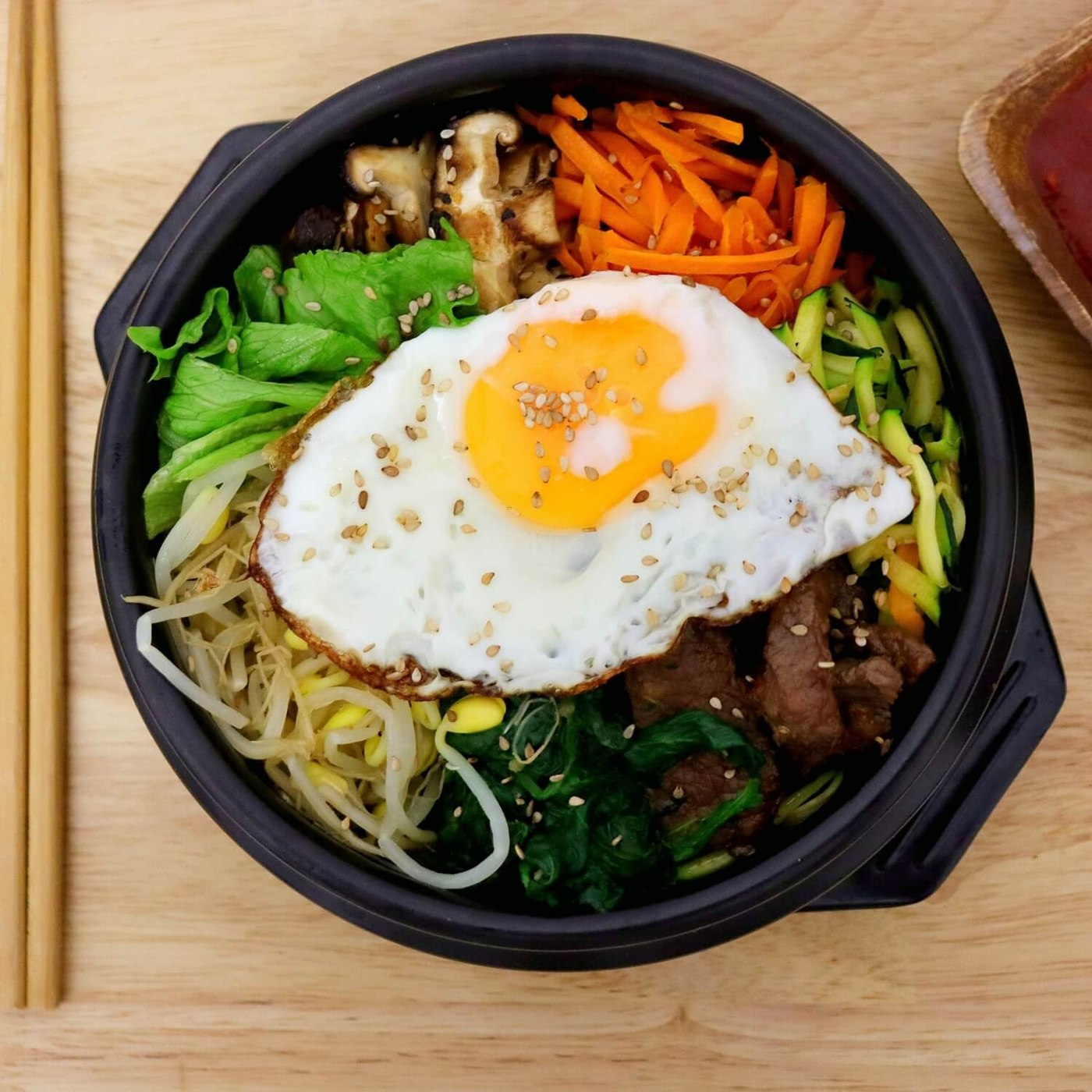 Bibimbap – koreanische Reisschüssel mit Marinaden