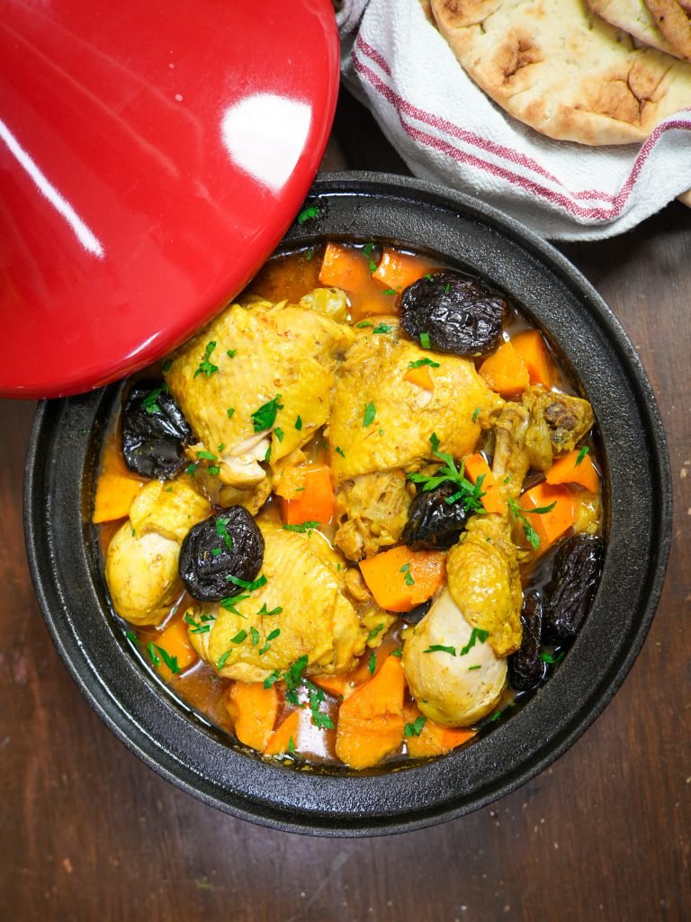Hähnchen-Tajine mit Kürbis, Safran & Trockenpflaumen