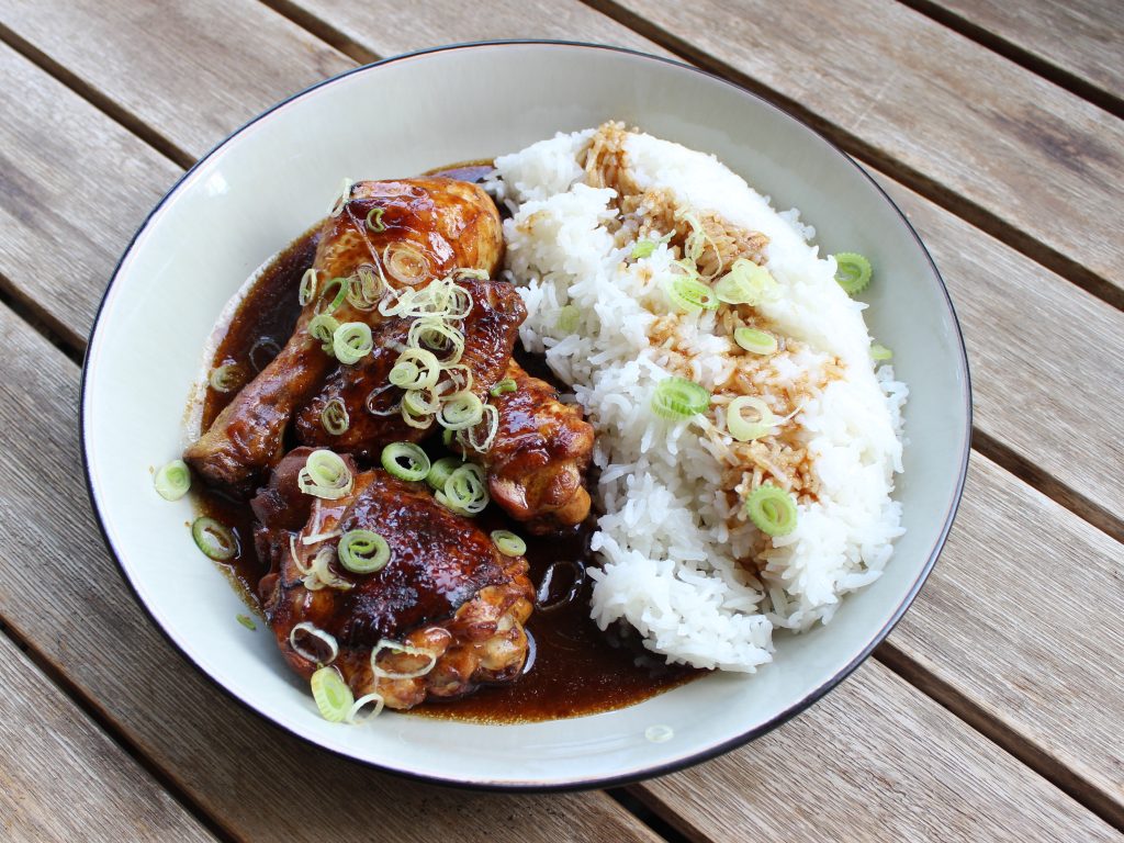 Chicken Adobo – Hähnchen geschmort in Sojasauce & Essig